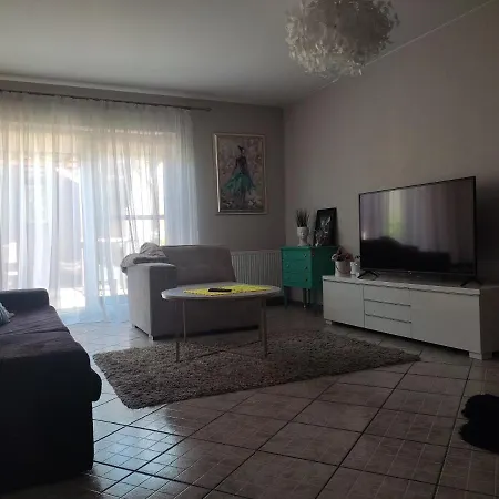 Apartment Near Old Town With Private Parking *