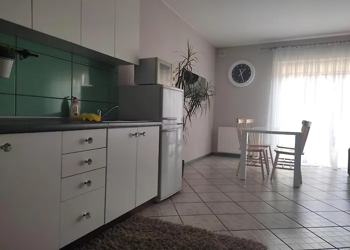 Apartment Near Old Town With Private Parking