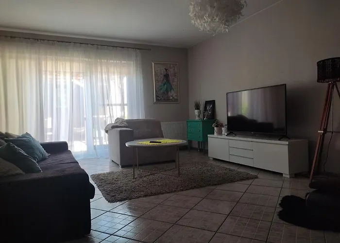 Apartment Near Old Town With Private Parking *