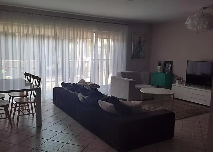 Near Old Town With Private Parking Apartment *