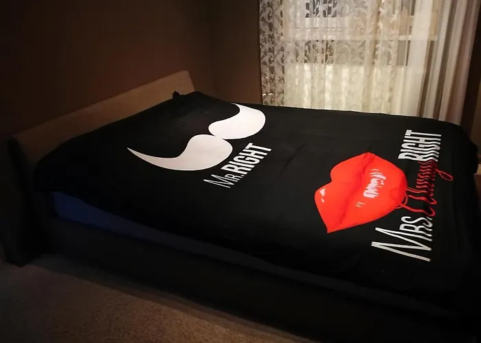 Near Old Town With Private Parking Apartment