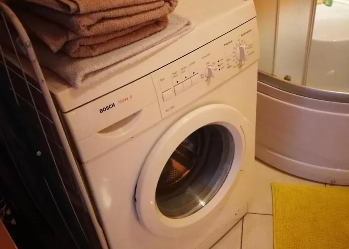 Near Old Town With Private Parking Apartment